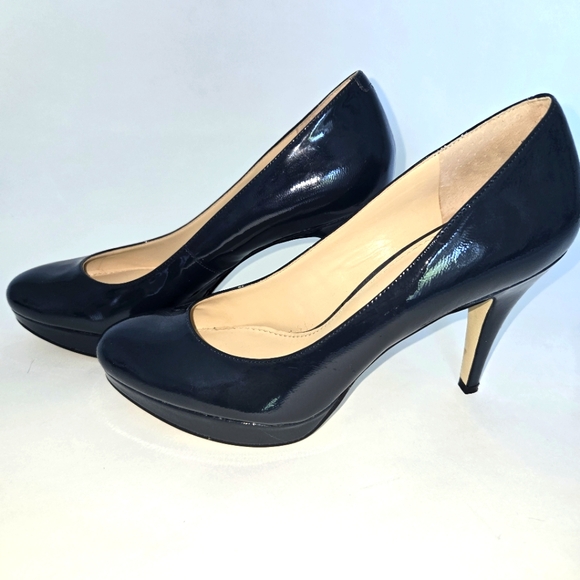 Gently used Leather Enzo Angiolini high heels, navy blue, 4 inch heel. Size 8M - Picture 2 of 7
